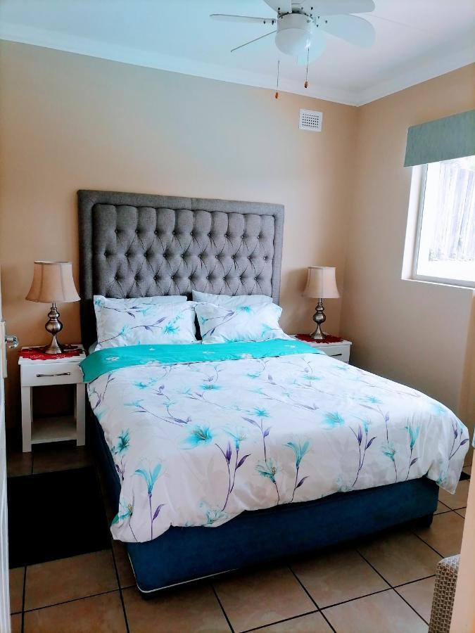 פורט שפסטון Poolside Guest House מראה חיצוני תמונה