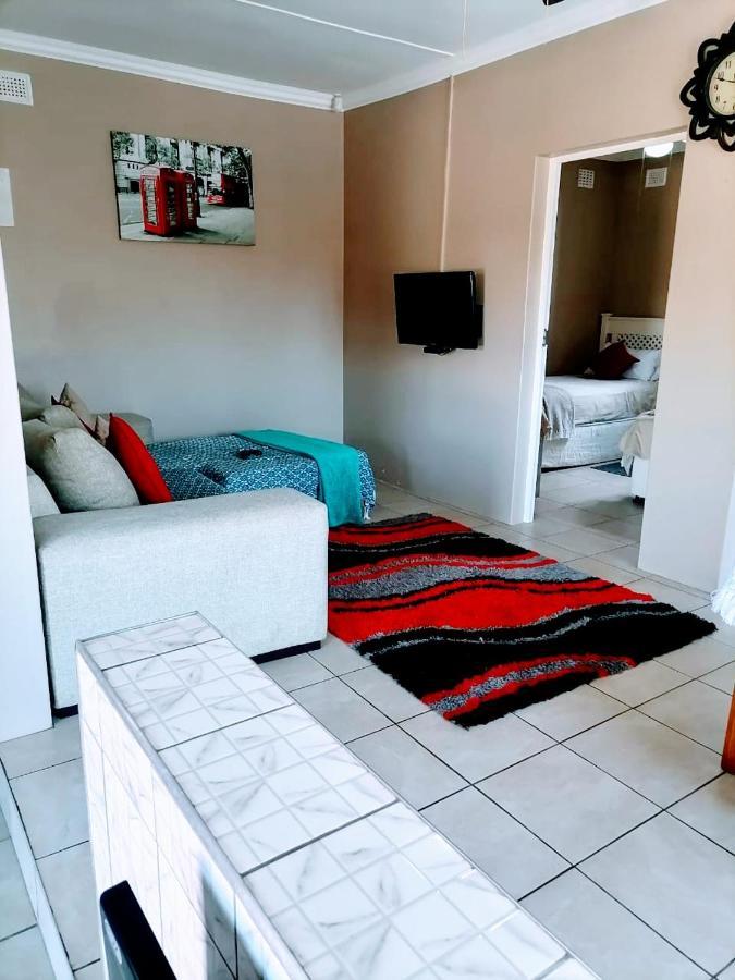 פורט שפסטון Poolside Guest House חדר תמונה