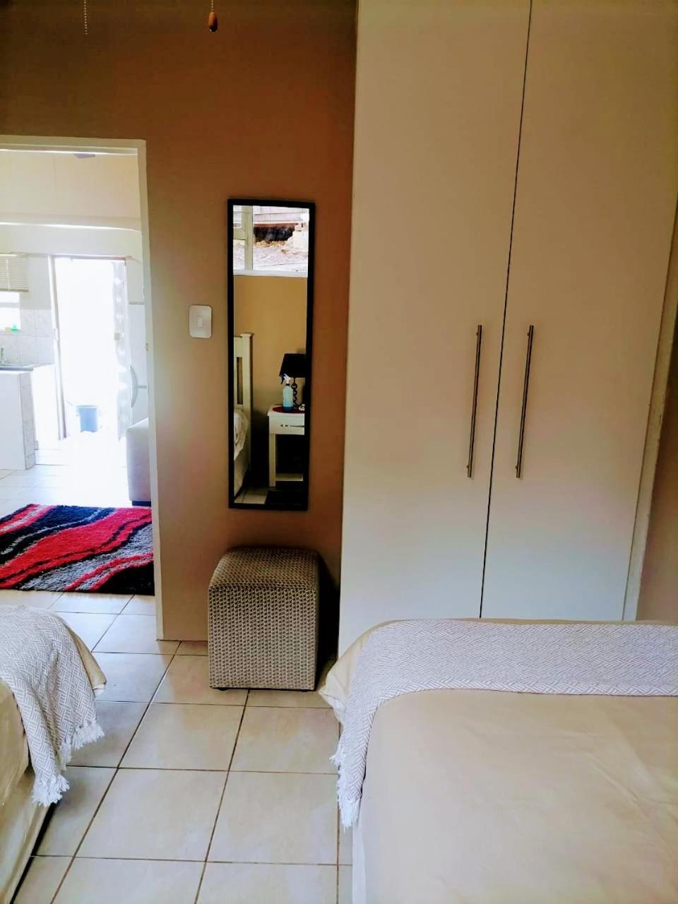פורט שפסטון Poolside Guest House חדר תמונה