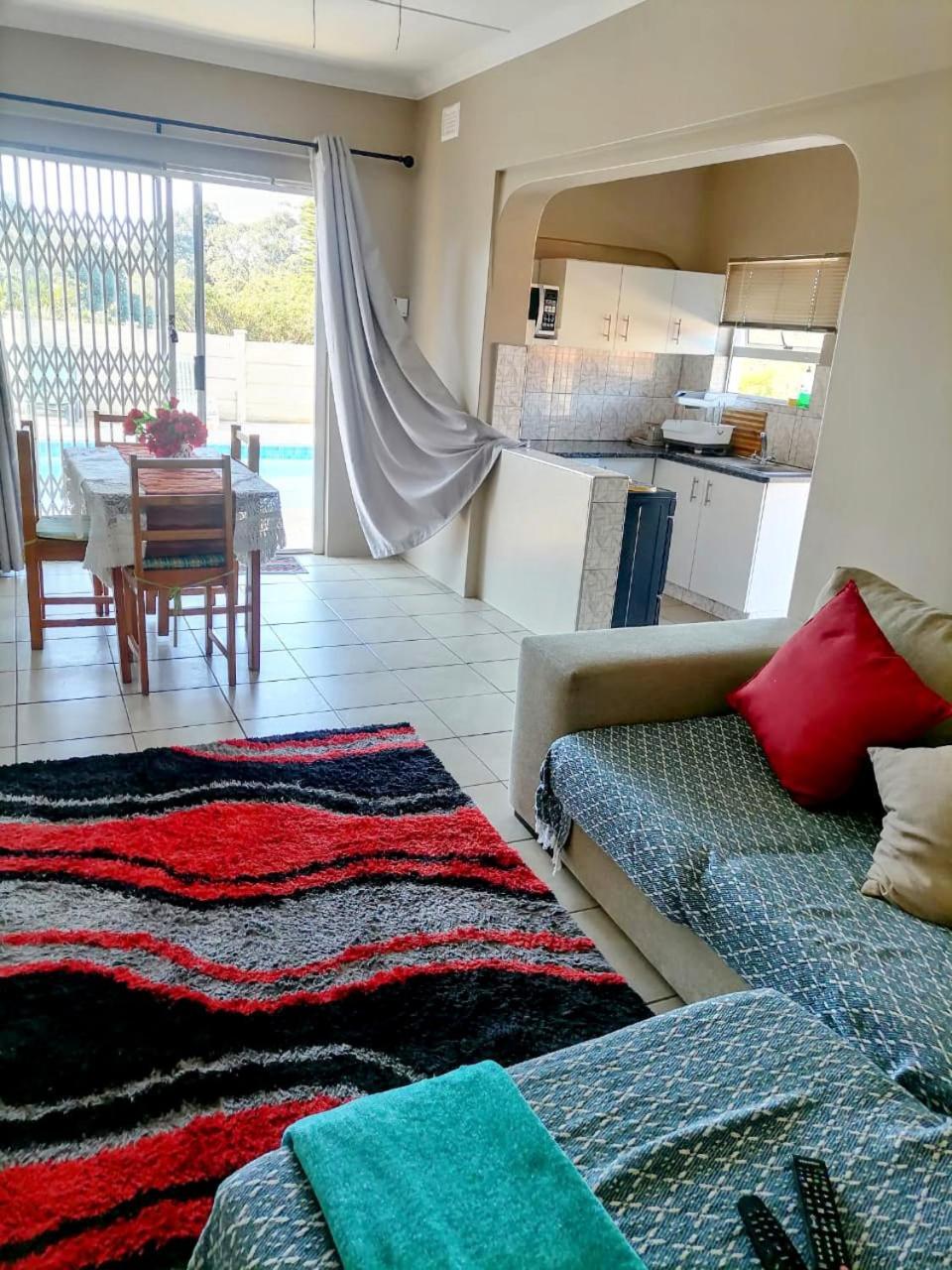 פורט שפסטון Poolside Guest House מראה חיצוני תמונה